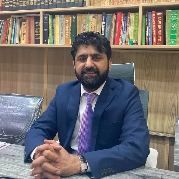 Zafar Iqbal, Senior Immigration Consultant